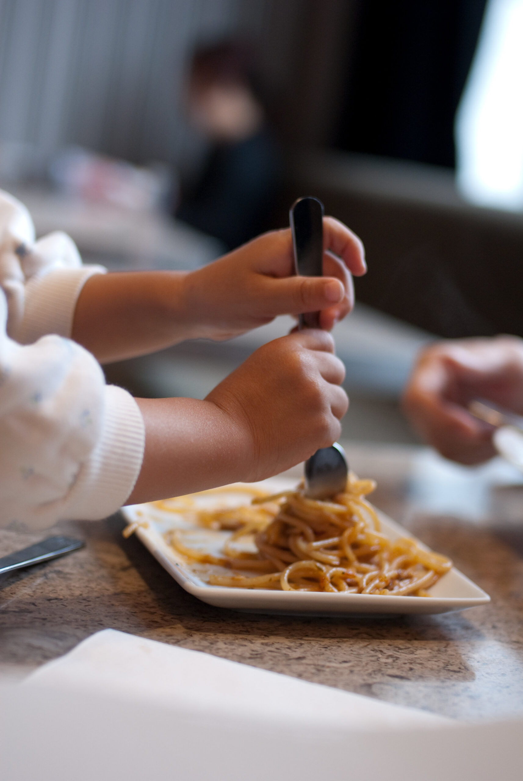 child eating spaghetti